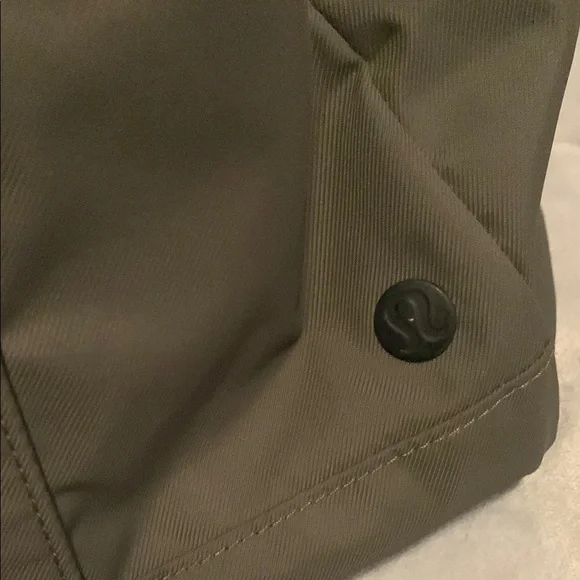 Lululemon green dufflebag vinyl with black leather handles 18in long - Picture 2 of 13